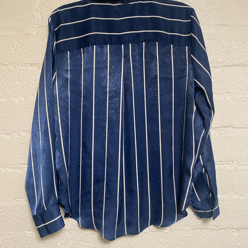 Maurice’s Button down top - Picture 4 of 5